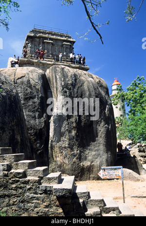 Olakkanatha-Tempel (Alter Leuchtturm) und neuen Leuchtturm in Mahabalipuram; Mamallapuram, Tamil Nadu. UNESCO Weltkulturerbe Stockfoto