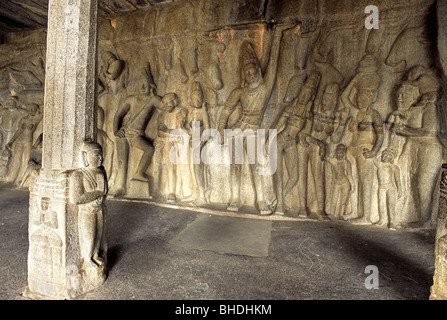 Szenen aus dem Leben von Lord Krishna in Krishna Mandapa, Mahabalipuram, Tamil Nadu.Unesco World Heritage Site.7th Jahrhundert. Stockfoto