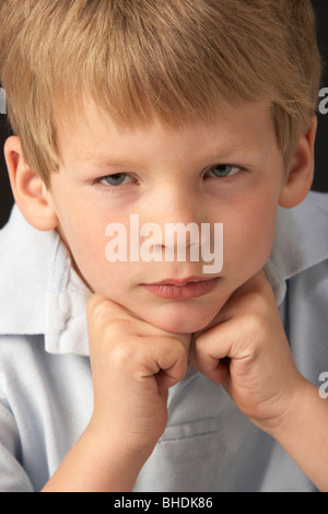 Studioportrait nachdenklichen jungen Stockfoto