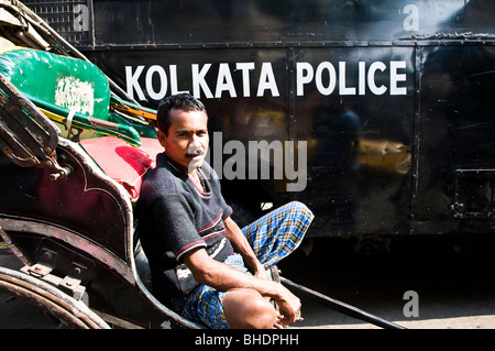 Hand gezogen Rikscha in Kolkata, Indien. Stockfoto