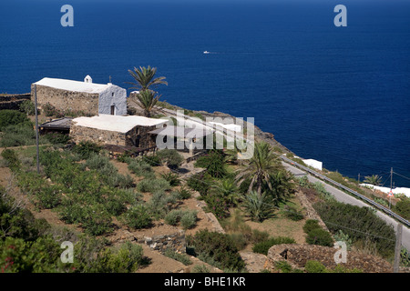 Italien, Sizilien, Küste, Insel Pantelleria Dammuso Haus mit Meerblick Stockfoto