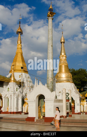 Shwedagon-Pagode, Hamsa Tagundaing oder Gebet Säule, Rangun, Yangon; Burma, Myanmar Stockfoto