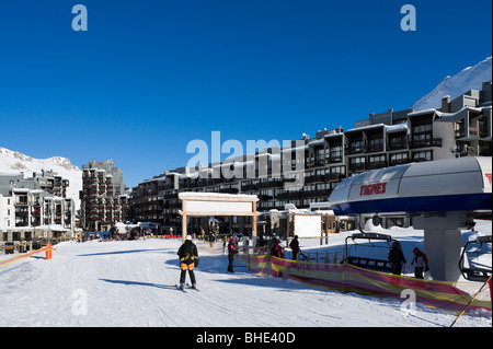 Skilift im Zentrum von Val Claret, Tignes, Espace Killy, Tarentaise, Savoie, Frankreich Stockfoto