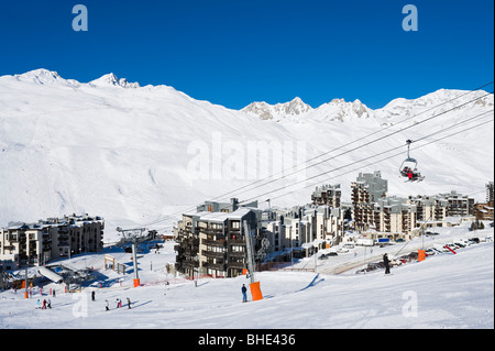 Blick von der Piste oberhalb des Zentrums von Val Claret, Tignes, Espace Killy, Tarentaise, Savoie, Frankreich Stockfoto