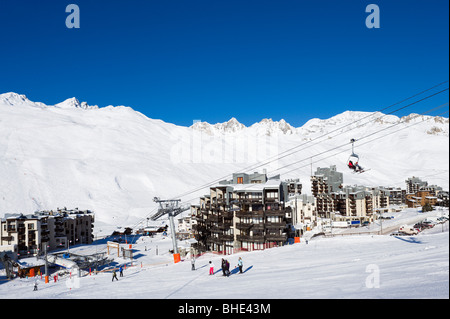 Blick von der Piste oberhalb des Zentrums von Val Claret, Tignes, Espace Killy, Tarentaise, Savoie, Frankreich Stockfoto