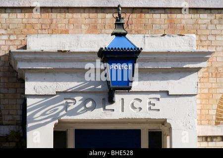 Blaue Lampe über Eingang zu Geld-Polizei - ältesten arbeiten Polizeistation in London - jetzt geschlossen werden. Stockfoto