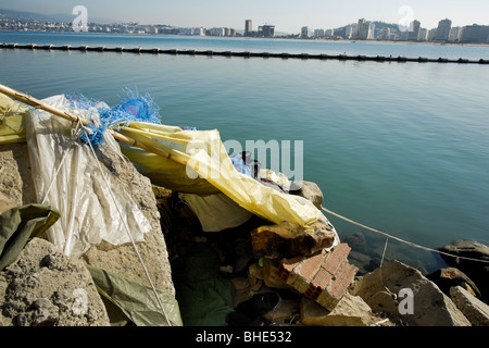 Haraga Einwanderer leben in improvisierten Hütten gebaut, in der Nähe von Hafen von Tanger, Marokko. Stockfoto