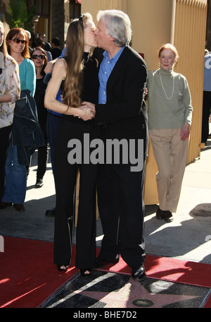 SUZY AMIS JAMES CAMERON JAMES CAMERON geehrt mit einem Stern auf dem HOLLYWOOD WALK OF FAME HOLLYWOOD LOS ANGELES CA USA 18 Dece Stockfoto
