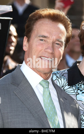 ARNOLD SCHWARZENEGGER JAMES CAMERON geehrt mit einem Stern auf dem HOLLYWOOD WALK OF FAME HOLLYWOOD LOS ANGELES CA USA 18 Goal Stockfoto