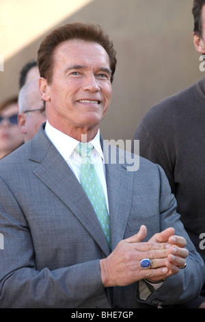 ARNOLD SCHWARZENEGGER JAMES CAMERON geehrt mit einem Stern auf dem HOLLYWOOD WALK OF FAME HOLLYWOOD LOS ANGELES CA USA 18 Goal Stockfoto