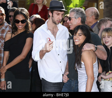 ZOE SALDANA JOEL DAVID MOORE STEPHEN LANG MICHELLE RODRIGUEZ JAMES CAMERON, DIE MIT EINEM STERN AUF DEM HOLLYWOOD WALK OF FAME GEEHRT Stockfoto