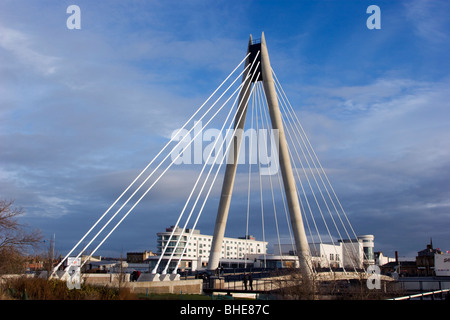 Marine Art Brücke in Southport mit Ramada Hotel im Hintergrund Stockfoto