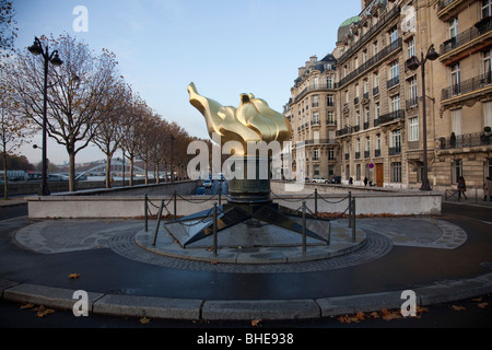 Die Flamme der Freiheit, die über dem Eingang zum Tunnel Paris sitzt in dem Diana, Princess of Wales, gestorben Stockfoto