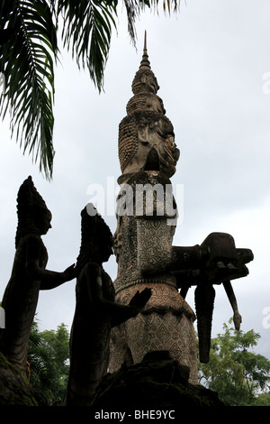 Statue am Xieng Khuan Buddha Park in laos Stockfoto