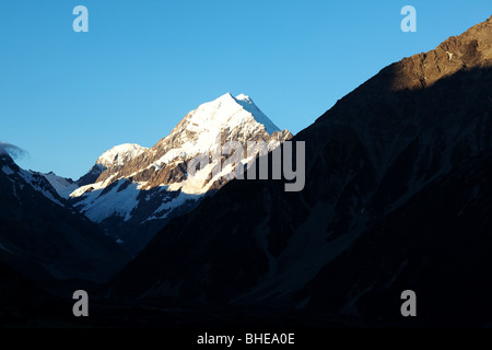 Sonnenuntergang auf Aoraki / Mount Cook National Park auf dem Hooker Track im Sommer - Südalpen Südinsel, Neuseeland Stockfoto