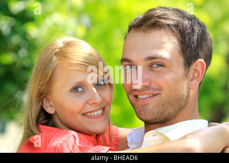 Paar in Liebe während der Sommerferien Stockfoto