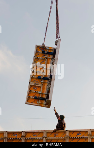 Mann bei der Arbeit in Salzburg, Österreich Stockfoto