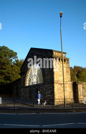 Buxton Derbyshire UK Railway Station Bogen Fenster Stockfoto