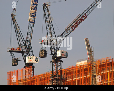 Gebäude IM BAU MIT TURMDREHKRANE MELBOURNE VICTORIA AUSTRALIEN Stockfoto