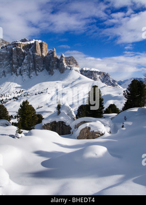 Dolomiten in Selva di Val Gardena (Wolkenstein in angeschaft), Italien. Gruppo di Sella (Sellagruppe) auf Sella Ronda Skizirkus. Stockfoto