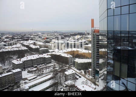 Birdseye-Blick auf die Skyline von Tallinn vom Turm Swissotel Tallinn Estland. Stockfoto