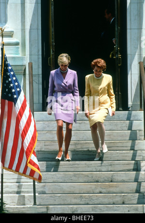 Diana, die Princess of Wales (R) mit Elizabeth Dole besucht eine Ankündigung auf ein Verbot von Landminen an das amerikanische Rote Kreuz Stockfoto