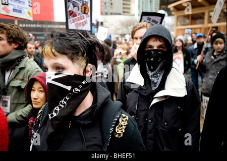 Anti-Olympia Demonstranten maskiert am Tag Eröffnung der Olympischen Spiele 2010 Vancouver. 12. Februar 2010. Stockfoto