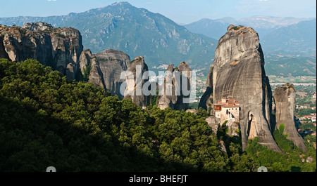 Panorama Blick auf das Kloster Roussanou, in den Bergen von Meteora, Thessalien, Zentral-Griechenland Stockfoto