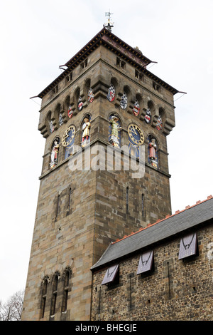 Uhr Turm von Cardiff Castle auf Burg Straße Cardiff wales uk Stockfoto