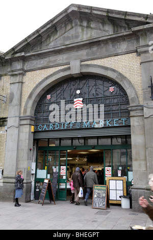 Eingang zum Cardiff-Markt auf Trinity street Cardiff Wales uk Stockfoto