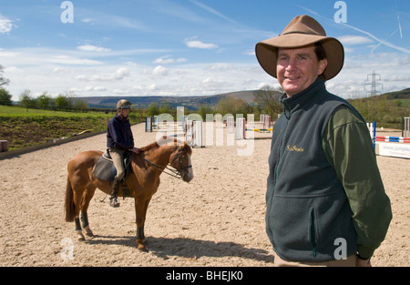 Australische Matt Ryan - Triple Olympiasieger in seinem Reitzentrum in der Nähe von Abergavenny Monmouthshire South Wales UK Stockfoto