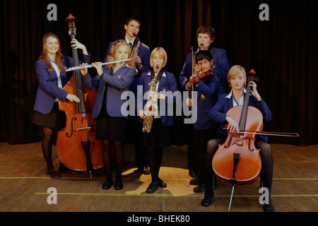 Mittelschule Musikgruppen üben für Konzert Stockfoto