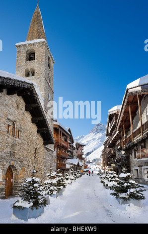 Kirche im Zentrum des Kurorts, Val d ' Isere, Espace Killy, Tarentaise, Savoie, Frankreich Stockfoto