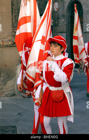 Italien Toskana Siena, Menschen in traditioneller Kleidung, Italien, Toskana Siena Umzugsorganisation in Traditioneller Kleidung Stockfoto