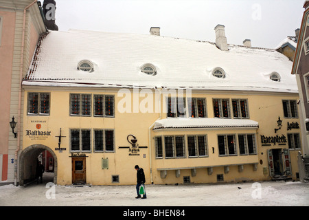 Die Apotheke in der alten Rathausplatz - bezahlt Raekoja Tallinn, Estland. Stockfoto