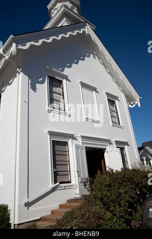 Fassade und Eingang zum historischen Gebäude der Sparkasse von Mendocino im Jahr 1866 gebaut. Nord-Kalifornien, USA Stockfoto