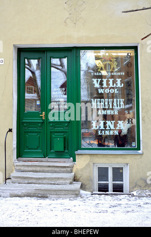 Ladenfront in der Altstadt von Tallinn, Estland. Stockfoto