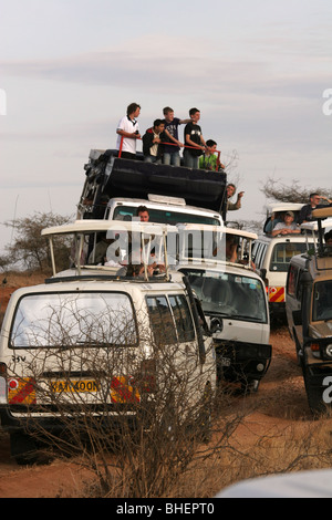 Ein Stau von Safari Touristenfahrzeuge in Samburu National Reserve, Kenia. Stockfoto