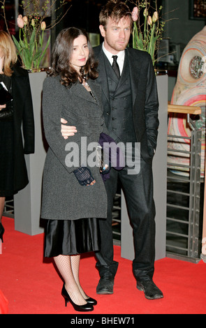 EWAN MCGREGOR UND EVE MAVRAKIS SCHAUSPIELER UND FRAU BERLINALE-PALAST BERLIN-USA 02.12.2010 Stockfoto