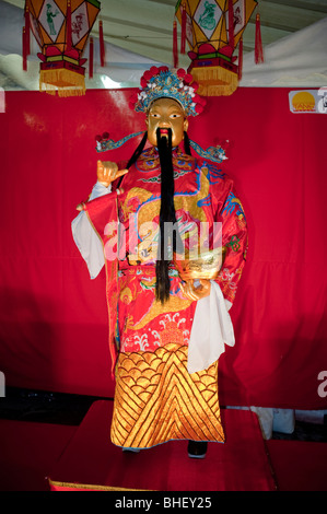 Paris, Frankreich, chinesischer Neujahrskarneval, Mannequin in Chinatown, chinesisches Geschäft „Tang Freres“, Statue, mit traditioneller Tracht im Freien Stockfoto