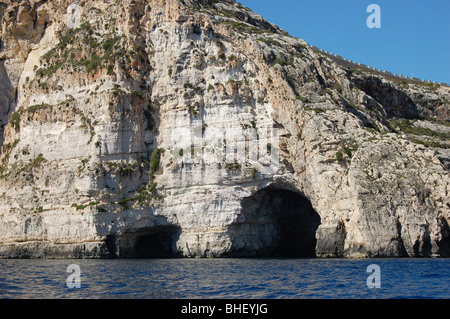 Höhlen in der Nähe der blauen Grotte, Malta. Stockfoto