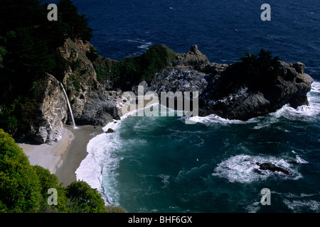 Beach, Mc Way Falls, Julia Pfeiffer Burns State Park, Big Sur, Kalifornien, USA Stockfoto