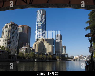 Melbourne Docklands Bezirk auf dem Yarra River, umrahmt von der Princes Street Bridge Stockfoto