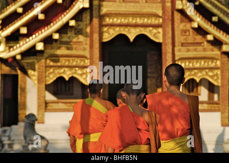 Novizen im Wat Phra Sing in den Morgen, Chiang Mai, Thailand, Asien Stockfoto