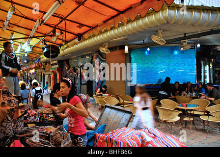 Nightmarket Stall errichtet in Rotlicht Distict Patpong, Downtown Bangkok, Thailand, Asien Stockfoto