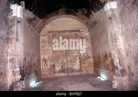 Falsche Türen und Wandgemälde, Tempel von SETHOS I, Abydos, Ägypten, 19. Dynastie, c 1280 BC. Artist: Unbekannt Stockfoto