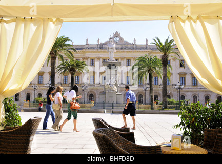 Blick auf ein Quadrat in den Palazzo della Provincia, Sassari, Nord Sardinien, Italien, Europa Stockfoto