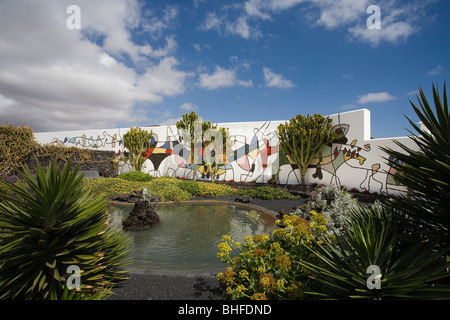 Teich mit Terrasse, ehemalige Residenz des Künstlers und Architekten Cesar Manrique, Museum Fundacion Cesar Manrique, Taro de Tahiche, UNE Stockfoto