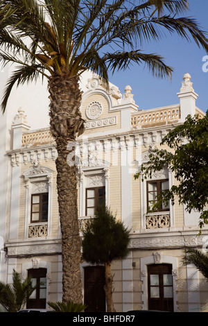 Altstadthaus mit Palme, Avenida General Franco, Arrecife, Lanzarote, Kanarische Inseln, Spanien, Europa Stockfoto