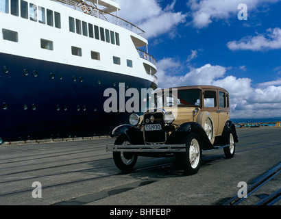 1930-Modell "A" Ford Town Sedan, 3 1/2 Liter 4 Zylinder Stockfoto